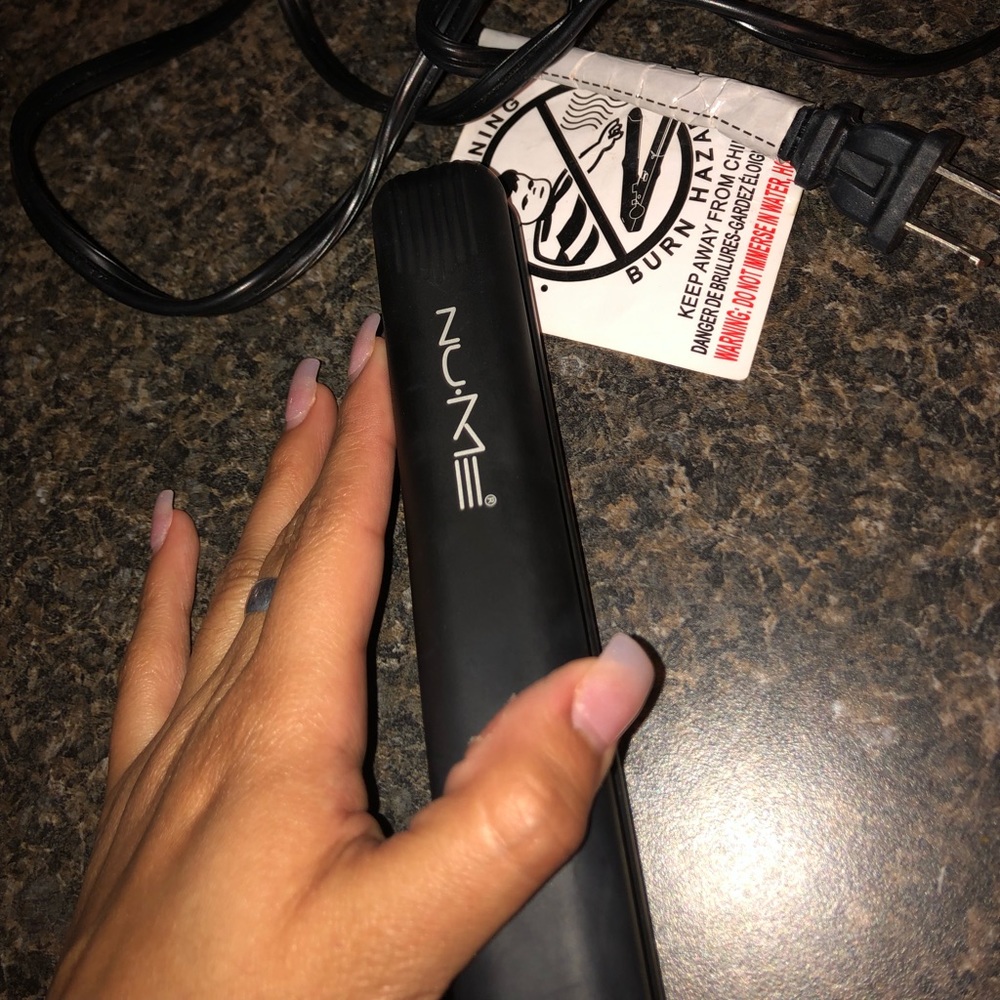 NUME flat iron